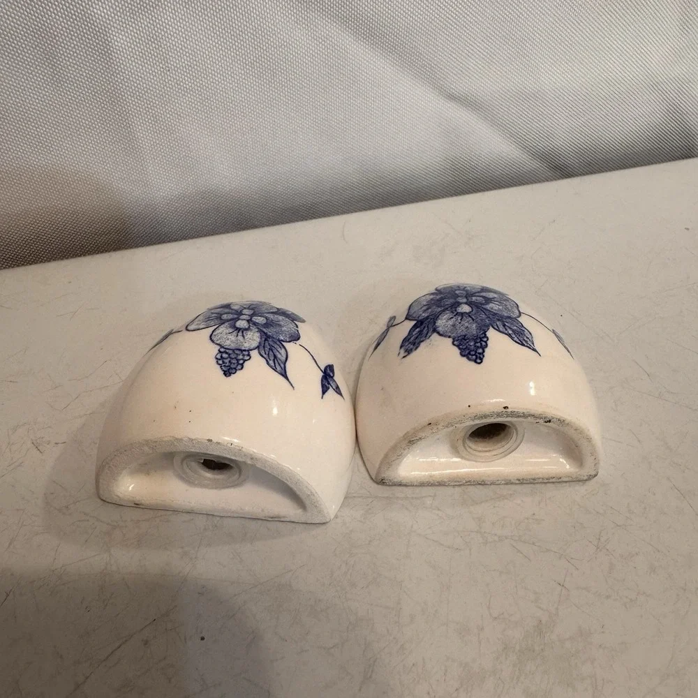 Vintage Blue & White Porcelain Salt/Pepper Shakers Pair Blue Flowers 1/2 Egg‎